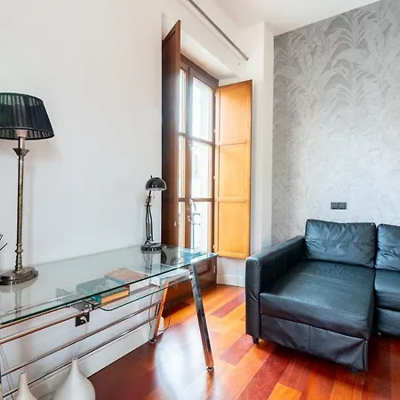 Cathedral Apartment, Upper Floor *