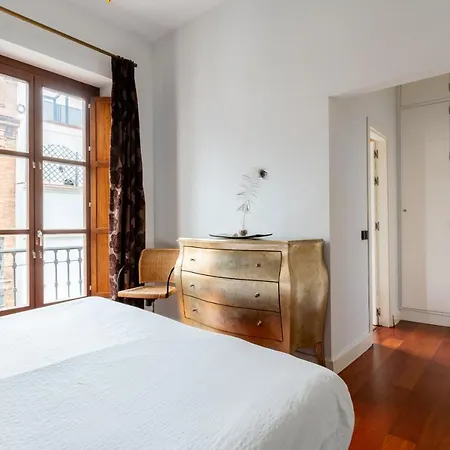 Cathedral Apartment, Upper Floor * Seville
