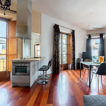Cathedral Apartment, Upper Floor Apartment Seville
