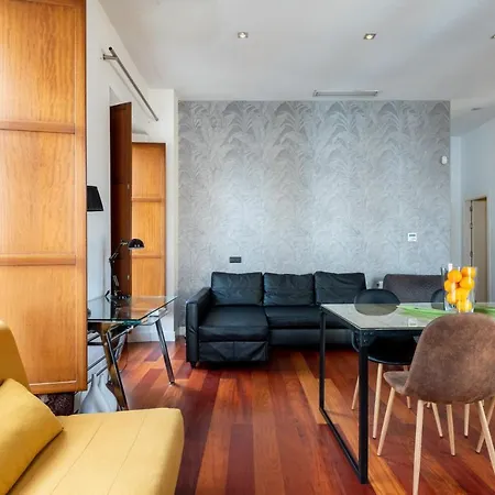 Cathedral Apartment, Upper Floor *