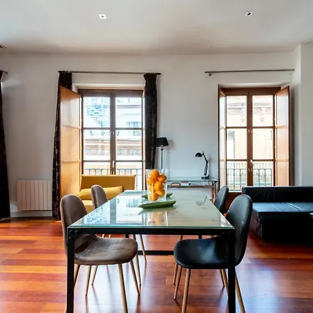 Cathedral Apartment, Upper Floor