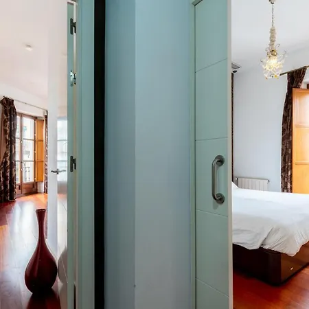 Cathedral Apartment, Upper Floor * Seville
