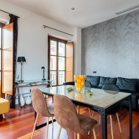 Cathedral Apartment, Upper Floor