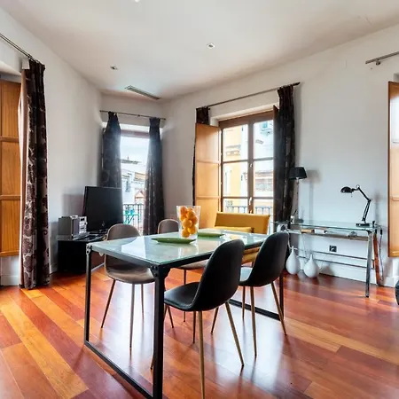 Cathedral Apartment, Upper Floor *