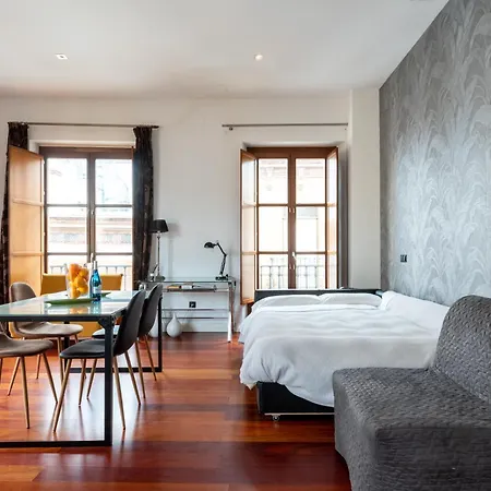 Cathedral Apartment, Upper Floor