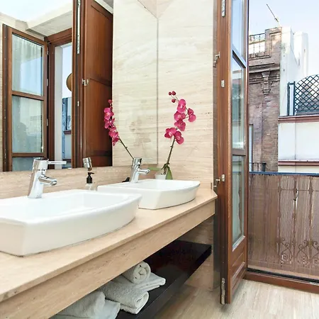 Cathedral Apartment, Upper Floor * Seville