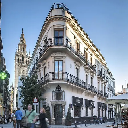 Cathedral Apartment, Upper Floor Apartment *