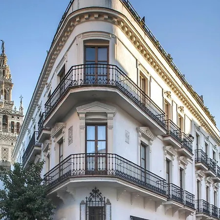 Cathedral Apartment, Upper Floor
