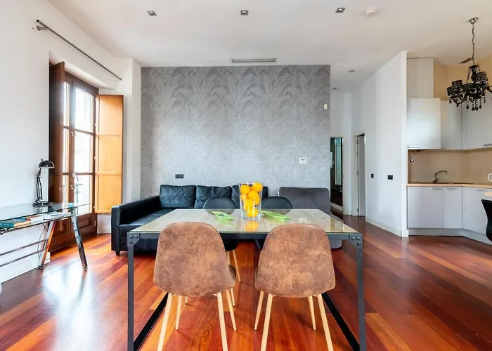 Cathedral Apartment, Upper Floor Seville