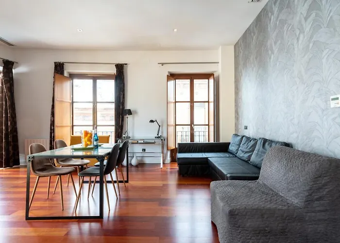 Cathedral Apartment, Upper Floor Apartment Seville