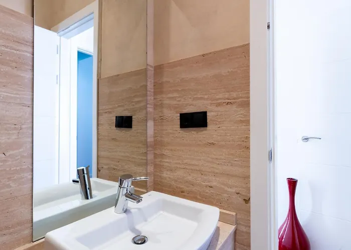 Cathedral Apartment, Upper Floor Apartment *