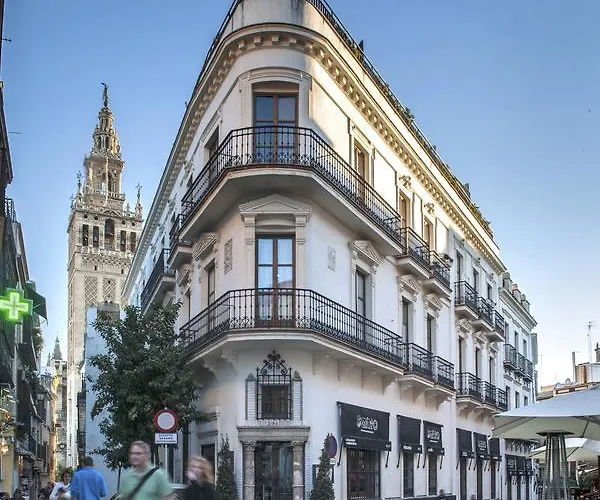 Cathedral Apartment, Upper Floor Apartment *