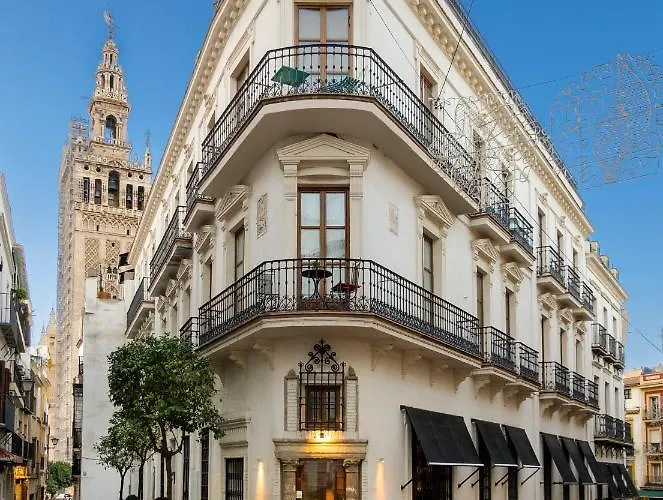 Cathedral Apartment, Upper Floor *